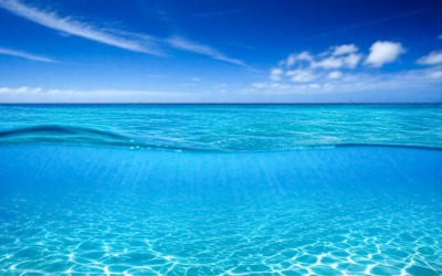 Heldere natuur Blauwe oceaan Eindeloos uitzicht