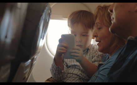 He has good flight grandparents phone - Stock Video