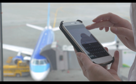 Messaging on phone in the airport - Stock Video