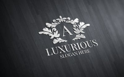 Modèle de logo luxueux Royal 13