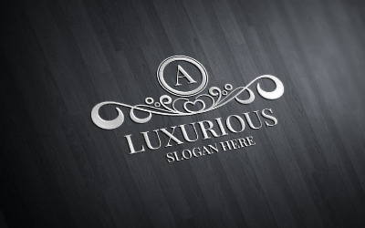 Modèle de logo luxueux Royal 7