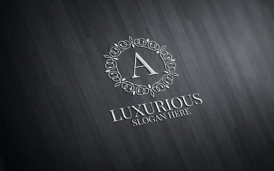 Modèle de logo luxueux Royal 41
