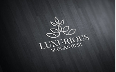 Modèle de logo luxueux Royal 44