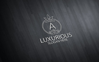 Modèle de logo Crown Luxurious Royal 100