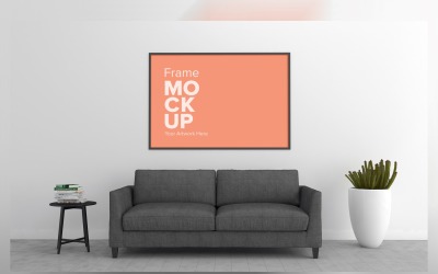 Grå soffa i ett minimalistiskt vardagsrum med ramar på väggmodell