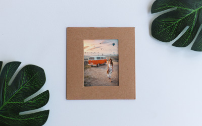 Glad resor fotoram med blommor produktmodell