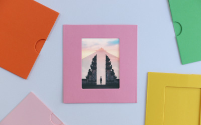 Modelo de moldura colorida para fotos de viagens