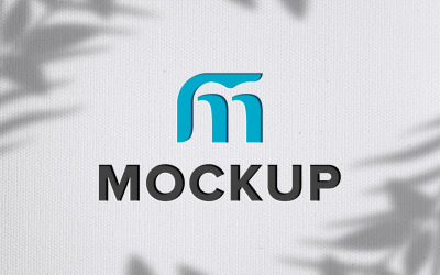 Макет логотипа с эффектом тиснения с макетом продукта из белой крафт-бумаги