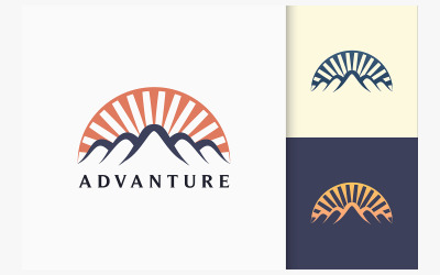 Logotipo da montanha ou aventura
