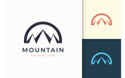 Modèle de logo de randonnée ou de montagne
