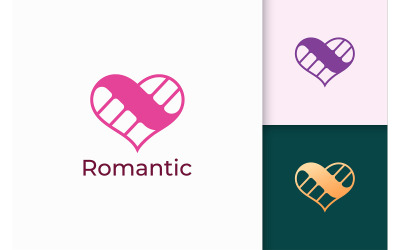 Eenvoudig liefdeslogo vertegenwoordigt romantisch