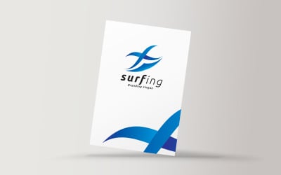 Logotipo de aventura deportiva de surf en la playa