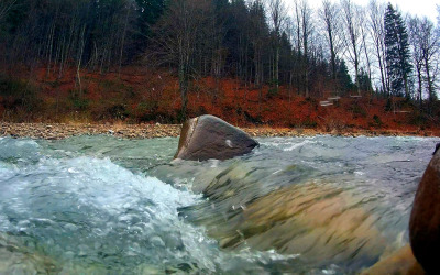 8hodinový zvuk malého vodopádu pro spánek, relaxační nebo meditační zvukový efekt