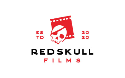 Teschio dei pirati con striscia di pellicola per il design del logo del cinema