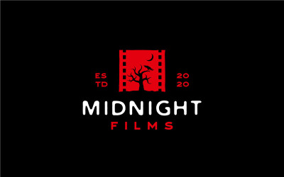 Filme negativo com corvo corvo poleiro na árvore da morte para inspiração no design do logotipo do cinema