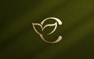 Цветочная красота логотип лист натуральная буква C