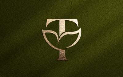 Logotipo de belleza floral Hoja Letra natural T