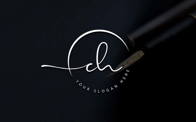 Création de logo de lettre CH de style studio de calligraphie
