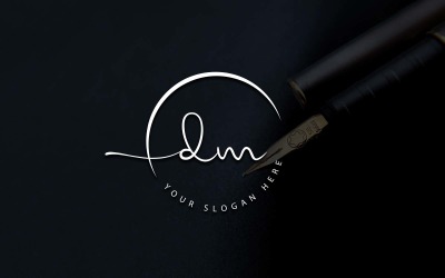 DM-Buchstaben-Logo-Design im Kalligraphie-Studio-Stil