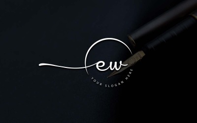Diseño de logotipo de letra EW estilo estudio de caligrafía