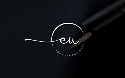 Diseño de logotipo de letra UE estilo estudio de caligrafía