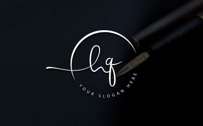 Création de logo de lettre HQ de style studio de calligraphie