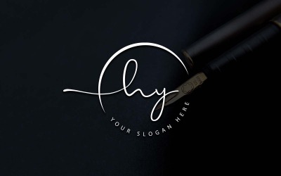 Design del logo della lettera HY in stile studio di calligrafia