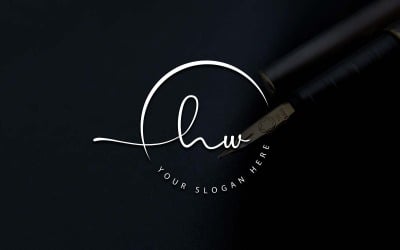 Návrh loga ve stylu kaligrafického studia HW písmeno