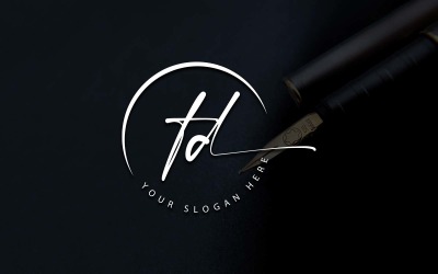 Création de logo de lettre TD de style studio de calligraphie