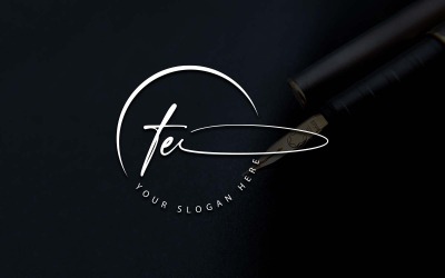 Design del logo della lettera TE in stile studio di calligrafia