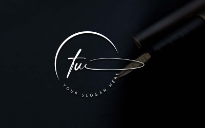 Design del logo della lettera TU in stile studio di calligrafia