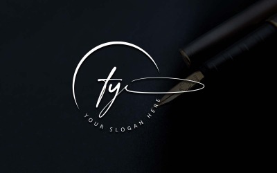 Kalligráfia Stúdió stílusú TY Letter Logo Design