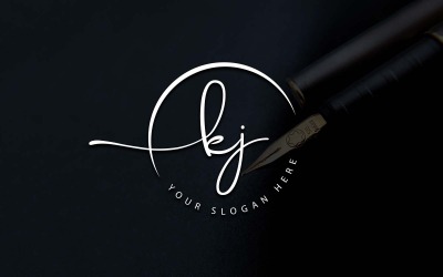 Création de logo de lettre KJ de style studio de calligraphie