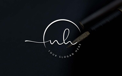 Design del logo della lettera NH in stile studio di calligrafia
