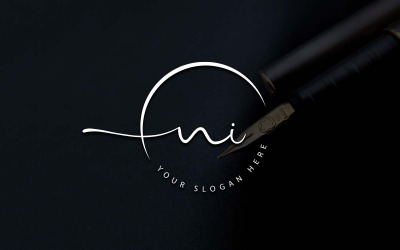 Design del logo della lettera NI in stile studio di calligrafia