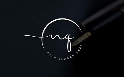 Kalligráfia Stúdió stílusú NQ Letter Logo Design
