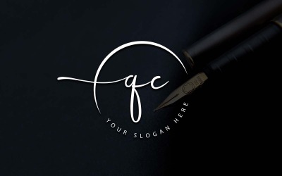 Kaligrafi Stüdyosu Tarzı QC Mektup Logo Tasarımı