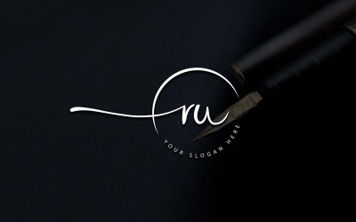 Projektowanie logo w stylu studio kaligrafii RU