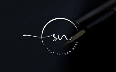 Création de logo de lettre SN de style studio de calligraphie