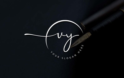 Création de logo de lettre VY de style studio de calligraphie