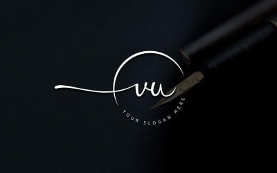 Design de logotipo de letra VU estilo estúdio de caligrafia