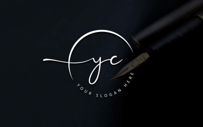 Design del logo della lettera YC in stile studio di calligrafia