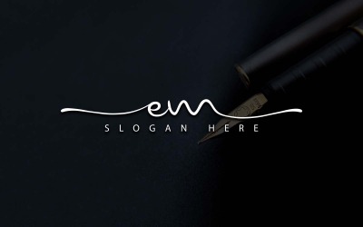 Diseño de logotipo de letra EM de fotografía creativa