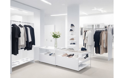 Bekleidungsproduktpräsentation im Showroom Nr. 03
