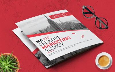 Brochure a tre ante dell&amp;#39;agenzia di marketing Squire