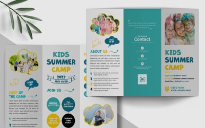 Driebladige brochure voor zomerkamp voor kinderen