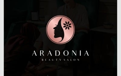 Logo elegante del salone di bellezza della donna