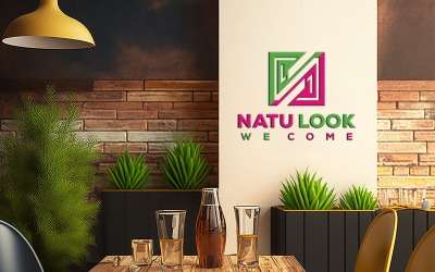Logo-Mockup | Restauranttafel-Mockup | Sing-Logo-Mockup | Backsteinmauer-Hintergrund.