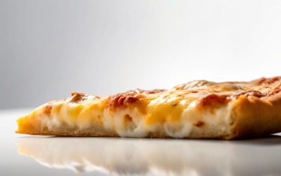 Una porción de pizza con queso goteando 5