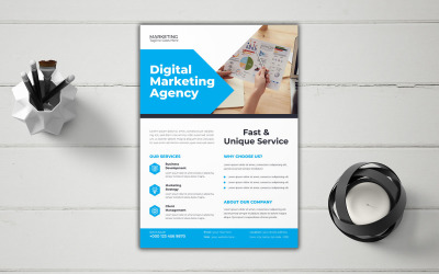 Design de modelo de folheto comercial de agência de marketing digital